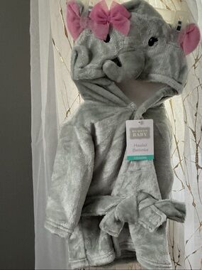 elephant plush hooded bathrobe by Hudson Baby featuring cute pink ear. NWT